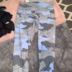 Cropped camo yoga pants!
